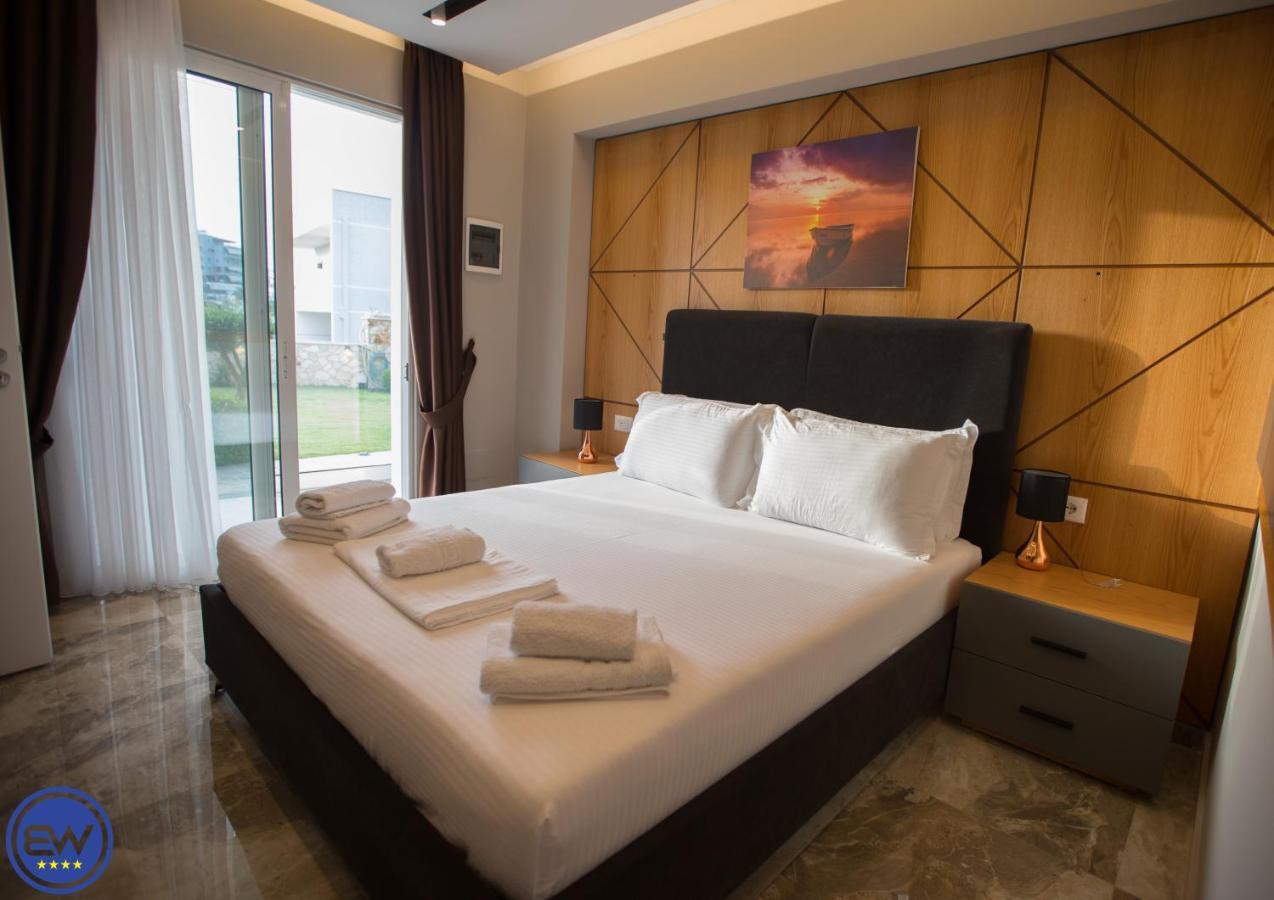 Blue Water Hotel Εξαμίλιο Εξωτερικό φωτογραφία