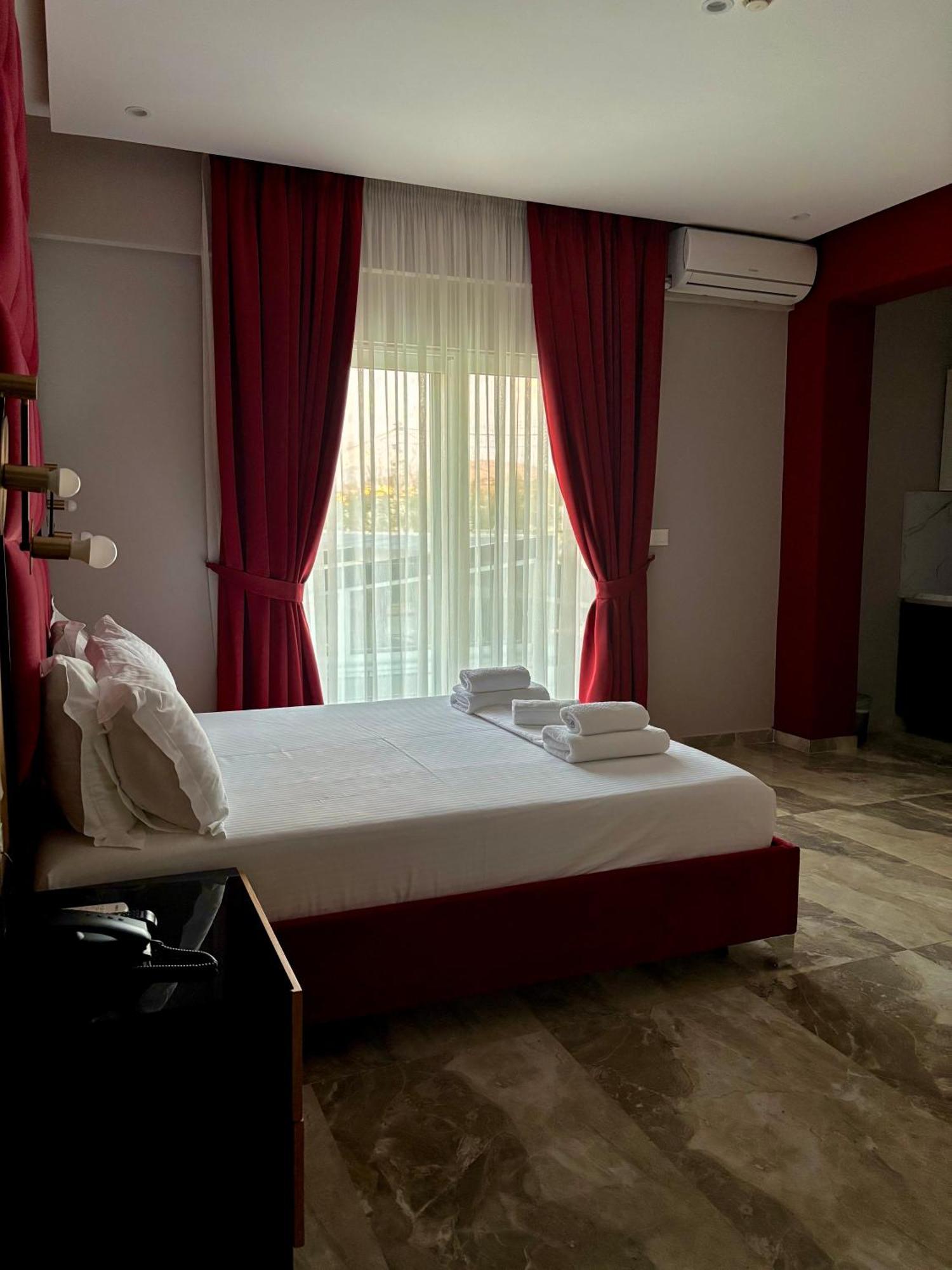 Blue Water Hotel Εξαμίλιο Εξωτερικό φωτογραφία